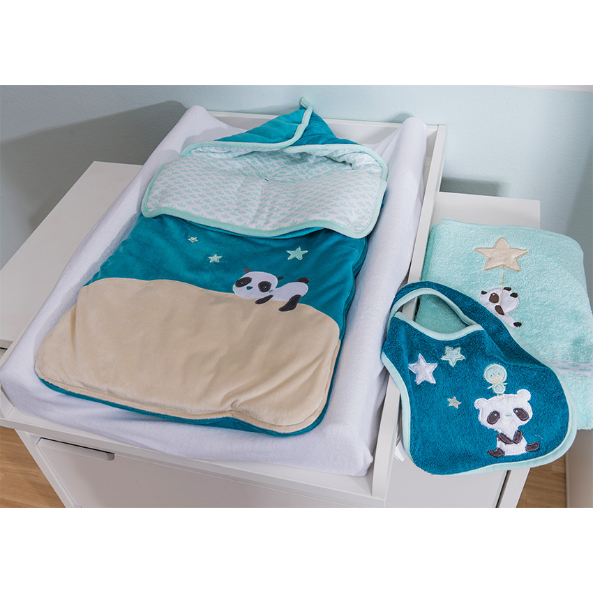 Manta de terciopelo y tejido de punto con panda con bordado 