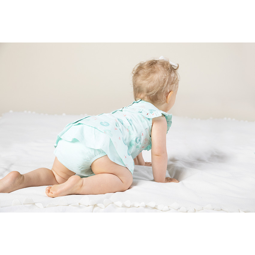 Conjunto con blusa estampada de nenúfares y pololo 