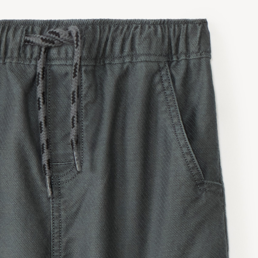 Pantalón recto con bolsillos cargo para bebé niño 