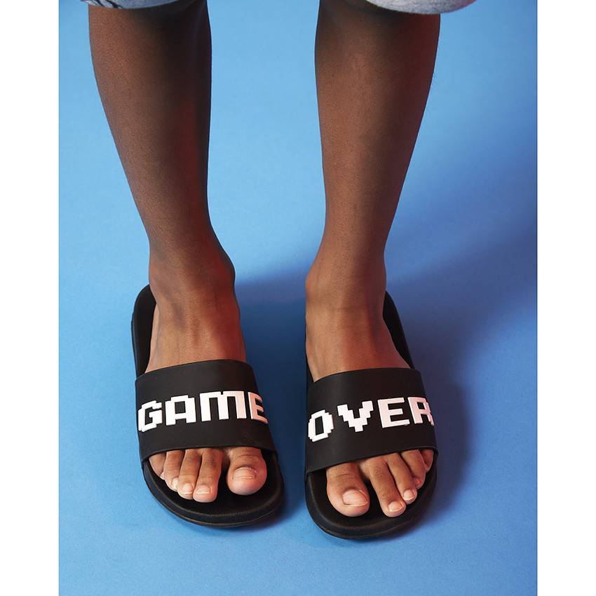 Mules con tira ancha print gamer para niño 