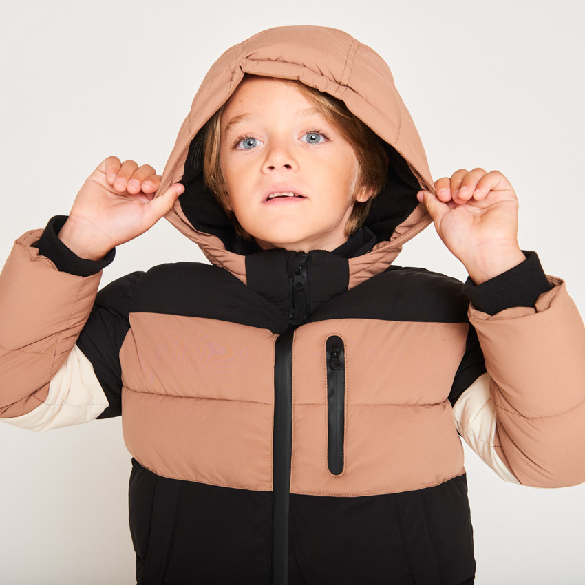 Anorak acolchado efecto color block para niño 