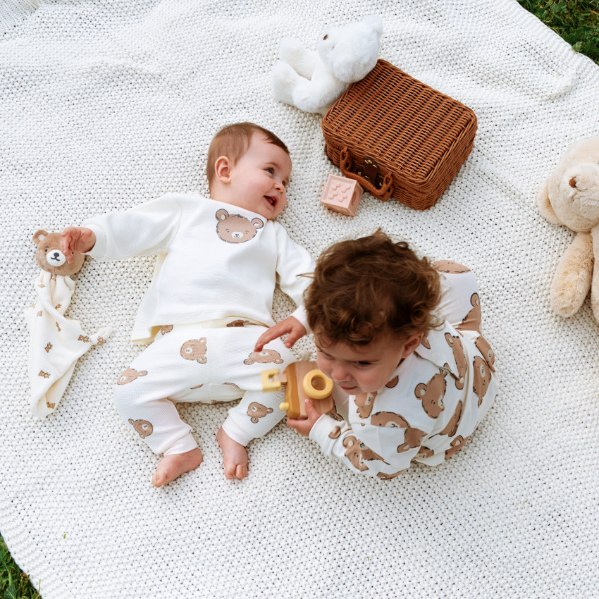 Conjunto de jogging con osito de punto nido de abeja para bebé 