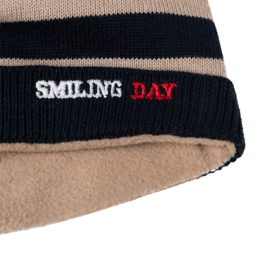 Gorro de punto de rayas de jacquard con orejas en relieve  