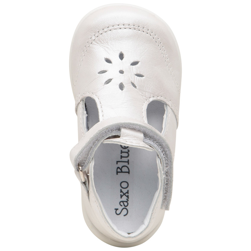 Merceditas de cuero brillante y dibujo perforado 