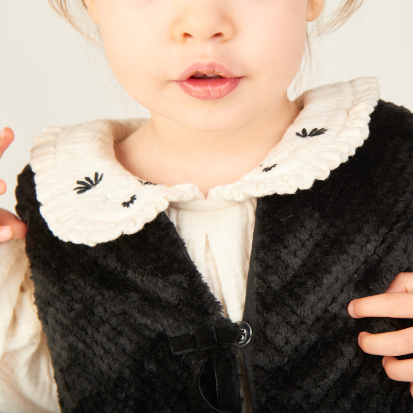 Conjunto de 3 piezas con blusa de tetra para niña bebé. 