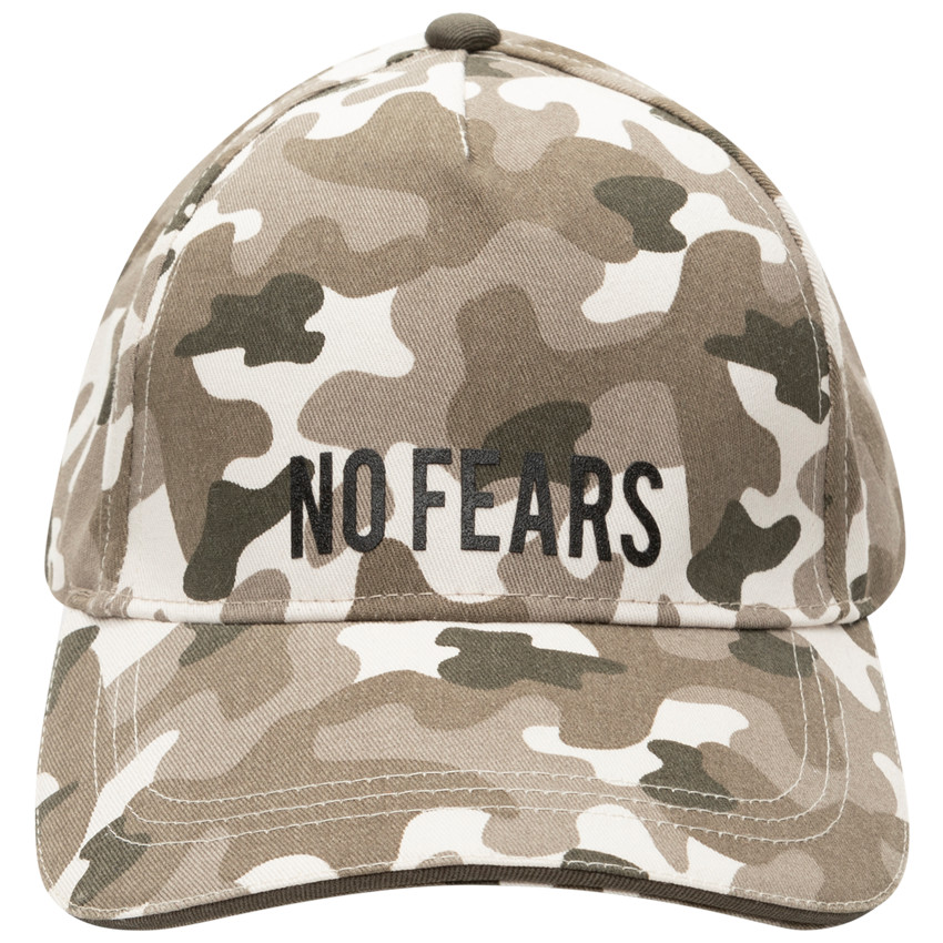 Gorra estilo militar con mensaje 