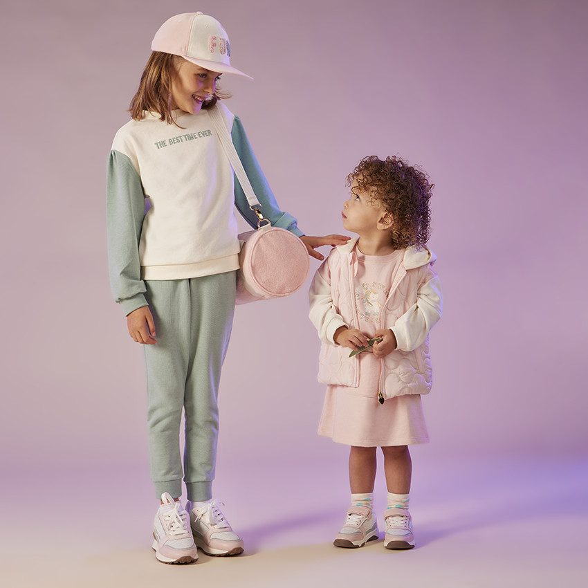 Sudadera efecto color block con bordado niña 