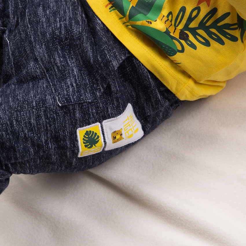 Conjunto camiseta estampado jungle y pantalon chiné con bolsillo   Additional Conjunto camiseta estampado jungle y pantalon chiné con bolsillo
