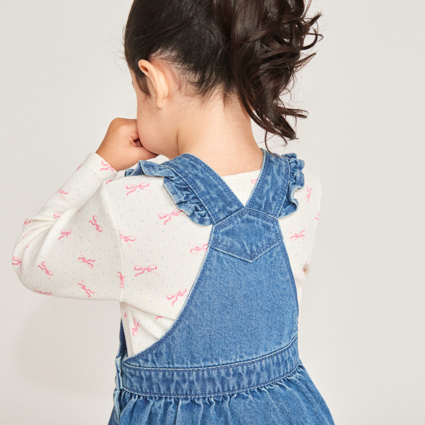 Ropa de mezclilla acampanada para bebé niña. 