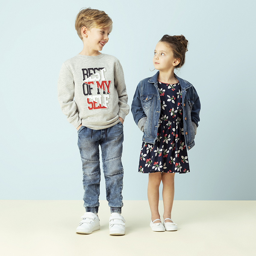 Sudadera felpa texto con relieve 