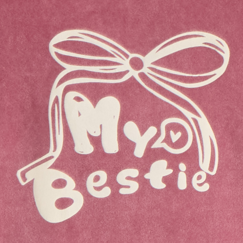 Pijama de 2 piezas para niña de terciopelo con estampado fantasía. 