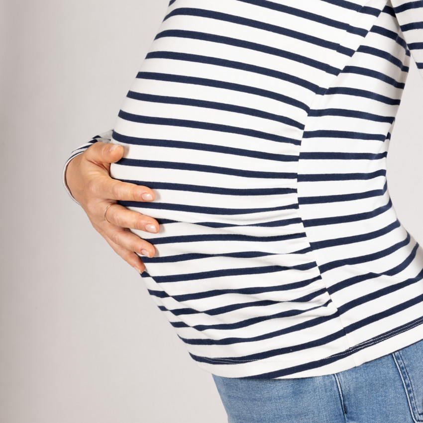 Camiseta de manga larga a rayas para embarazada 