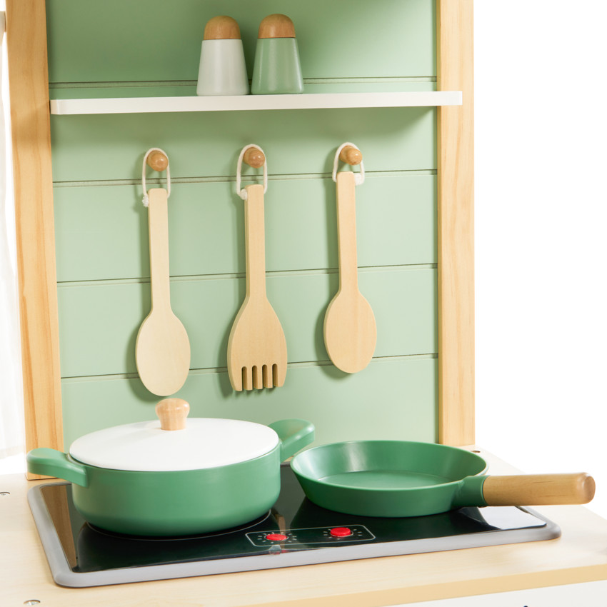 Cocina completa con accesorios de madera 