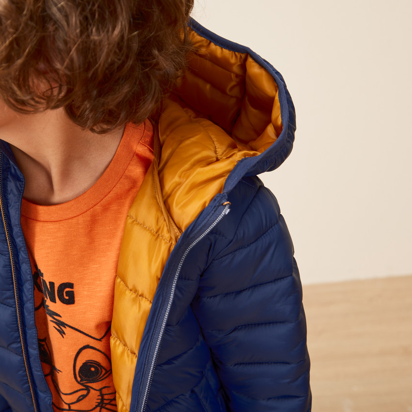 Chaqueta ligera con capucha bicolor para niño 