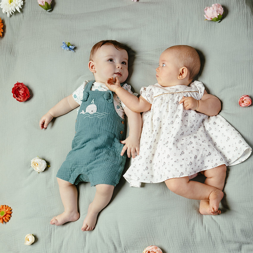 Conjunto con vestido estampado de conejitos y pololo 