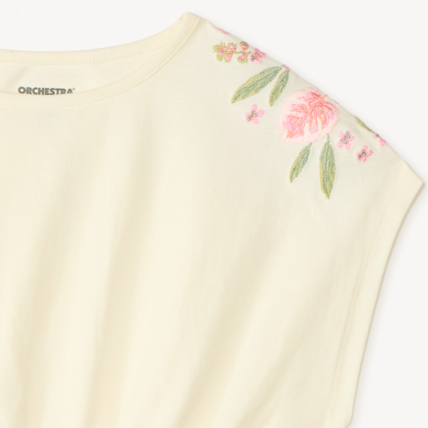 Camiseta de manga corta oversize tipo crop con flores bordadas para niña 