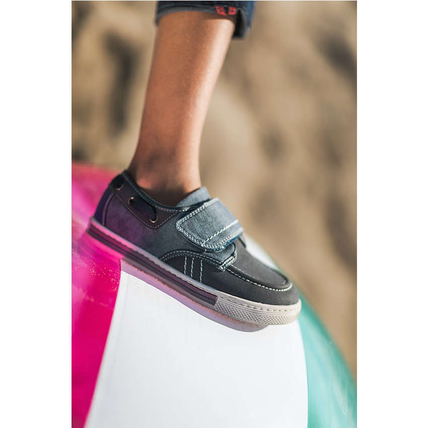 Zapatos tipo náuticos con cierre de velcro del 20 al 23 