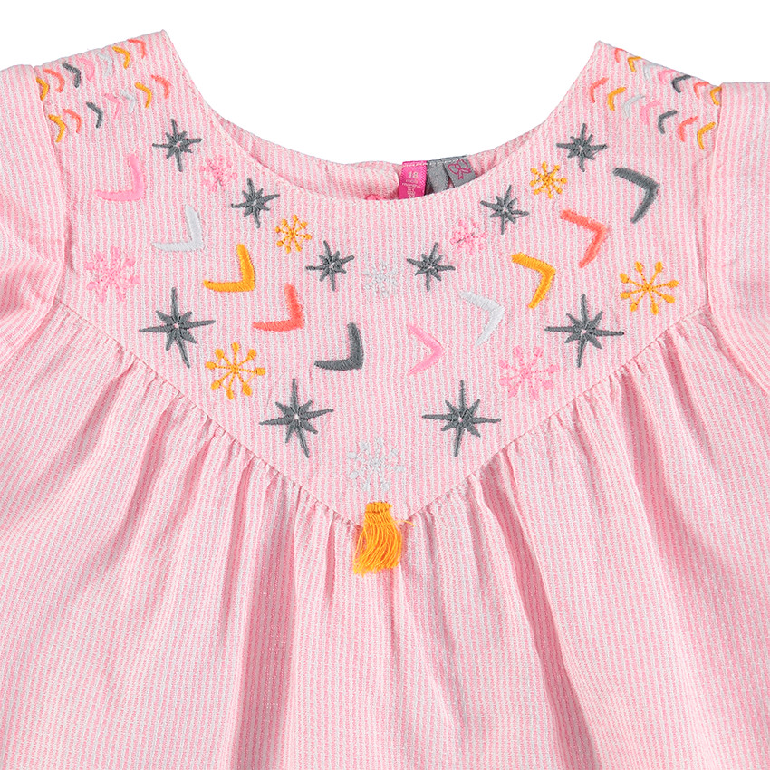 Túnica sin mangas con finas rayas y bordados 