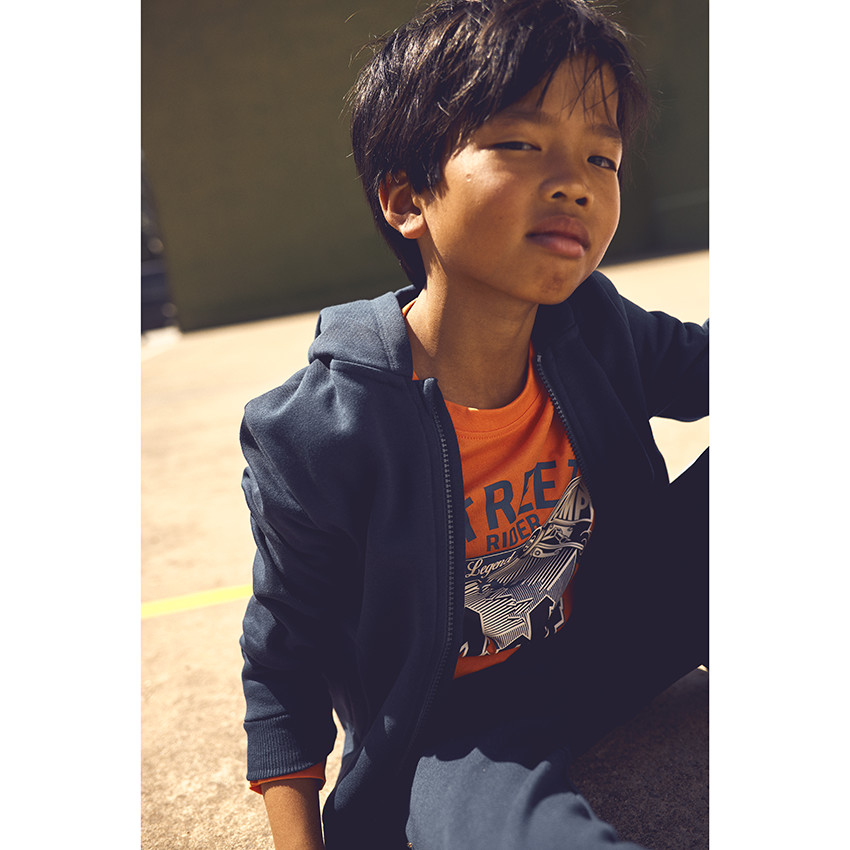 Chaqueta con capucha de felpa lisa para niño 