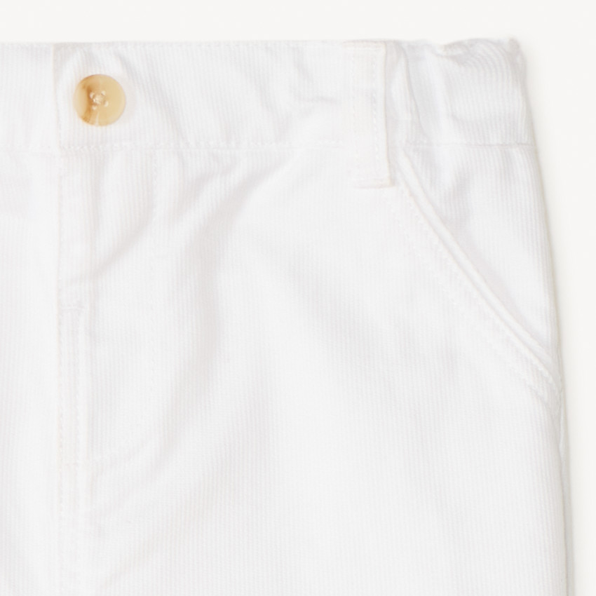 Bermuda de estilo chino con finas rayas tono sobre tono para bebé niño. 