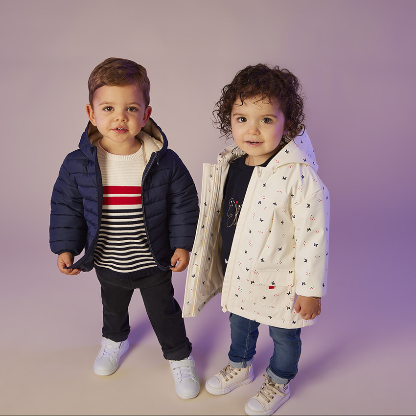Parka goma estampado mariposas para bebé niña 