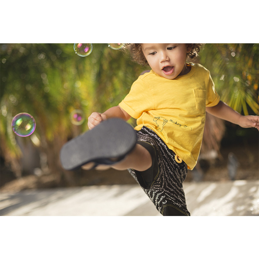 Conjunto de camiseta lisa Disney y estampado Mickey con bermudas estampadas 