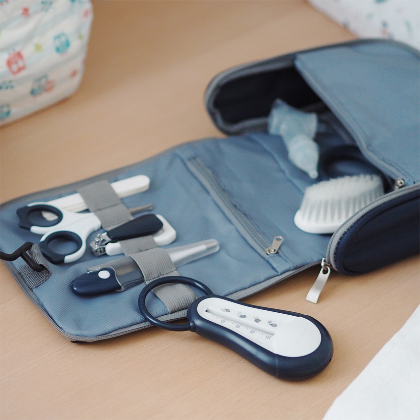 Trousse de soin nomade 9 accessoires Night Blue 