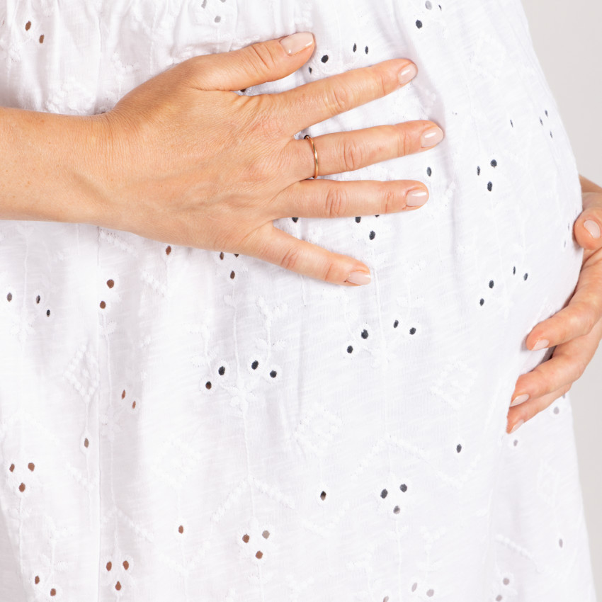 Camisón de embarazo y lactancia de broderie anglaise 