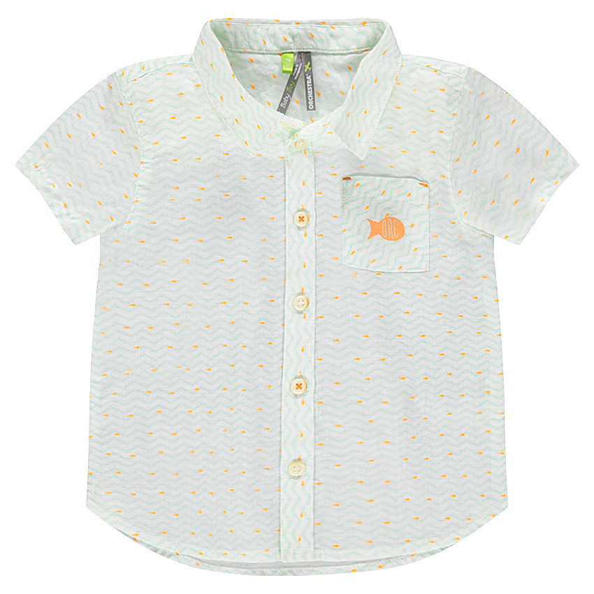 Camisa de manga corta con bolsillo y estampado all-over. 