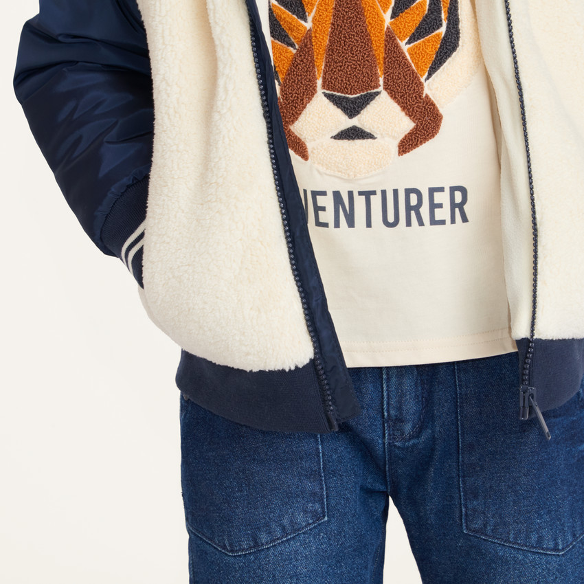 Chaqueta para niño con capucha de dos materiales 