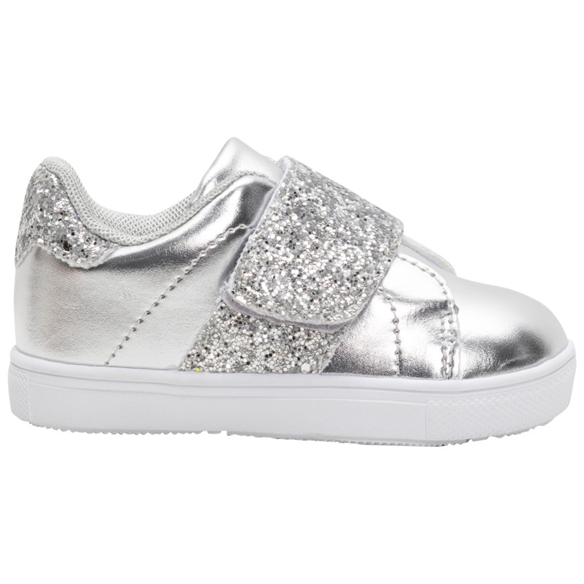 Zapatillas bajas plateadas con detalles brillantes 