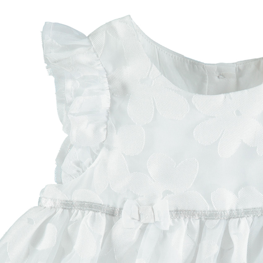 Vestido de gala de tul con flores del mismo color 