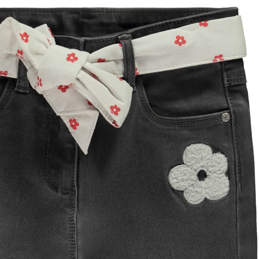 Jean slim con cinturón de flores para niña 