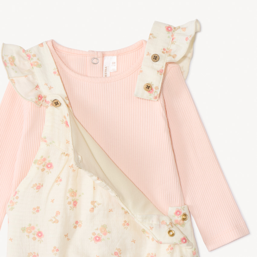 Ensemble salopette fleurie + t-shirt manches longues pour bébé fille 