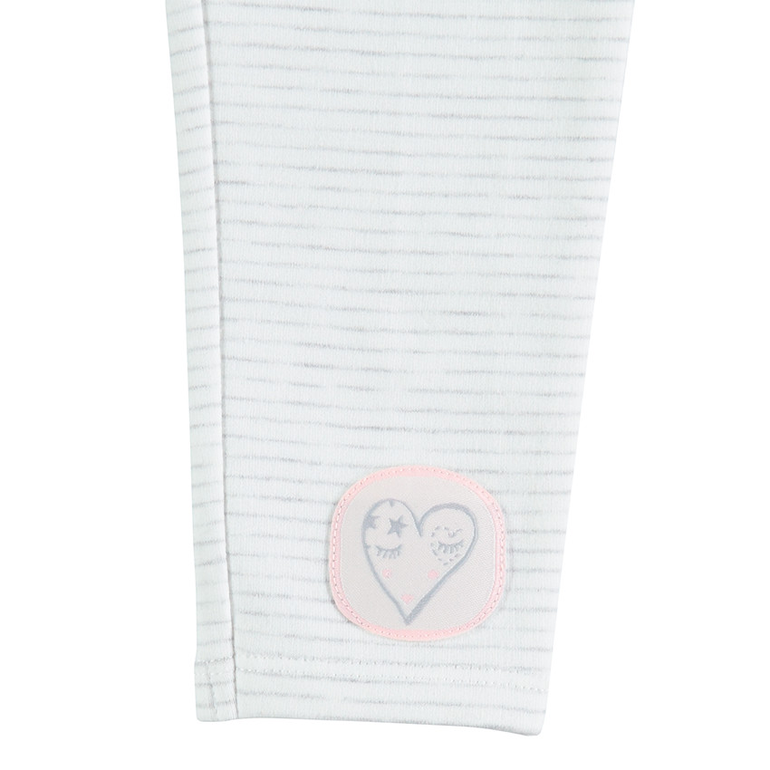 Legging de punto con estampado rayas all-over y parche de corazón 