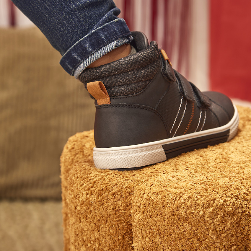 Botines negros con triple velcro para bebé niño 