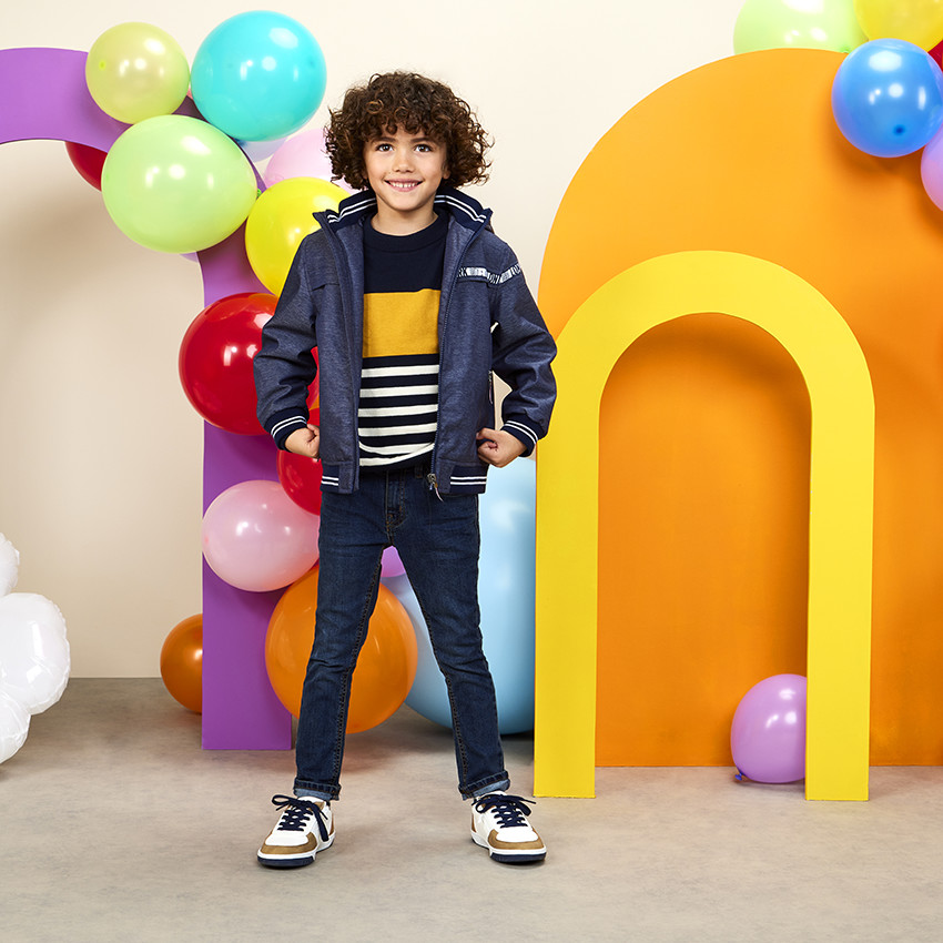 Vaqueros slim en denim con costuras en contraste para niño 