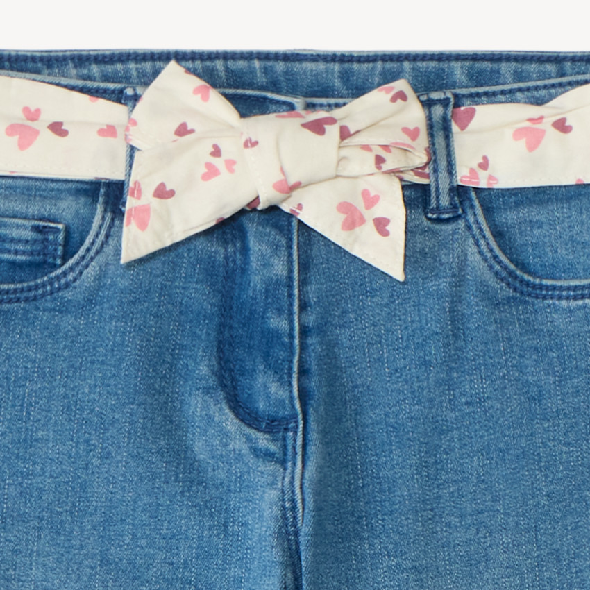 Jean slim para niña con cinturón de tela 