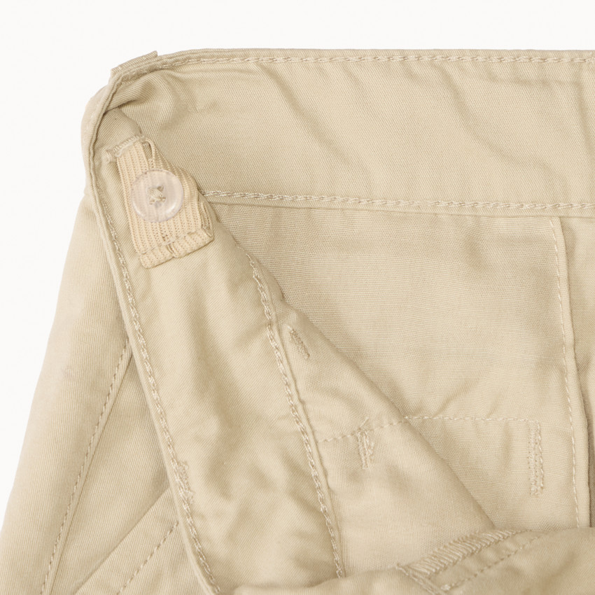 Bermudas lisos de tela con cinturón de cordón para niño 