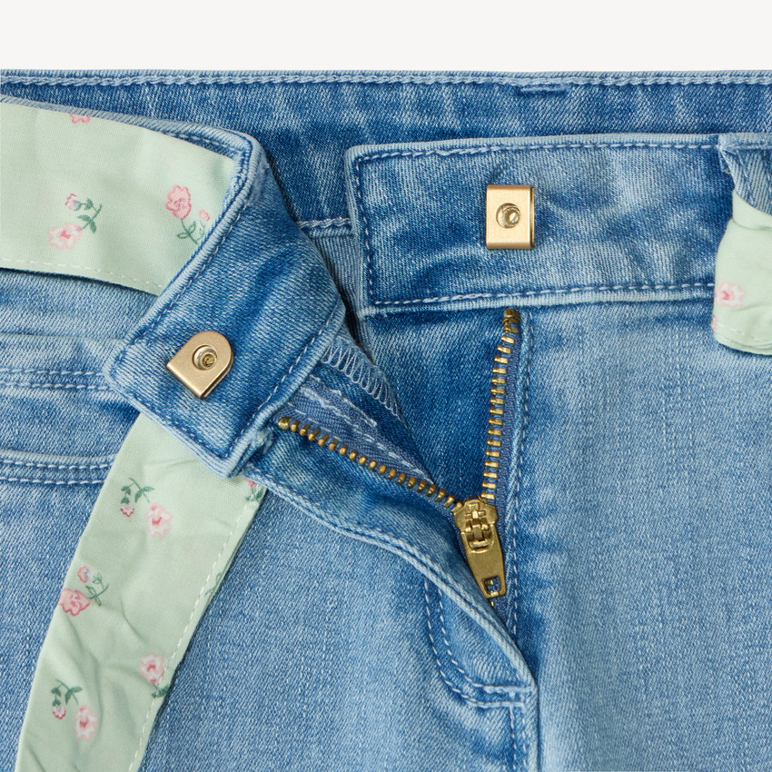 Jean slim para niña con cinturón de tela 