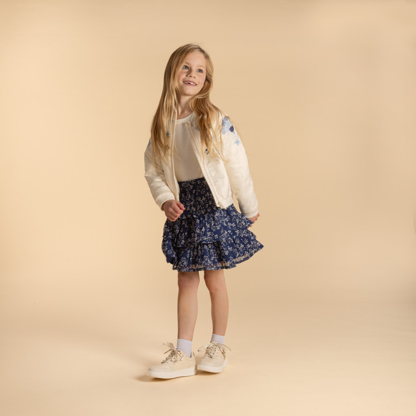 Falda corta de flores en tul con volantes para niña 