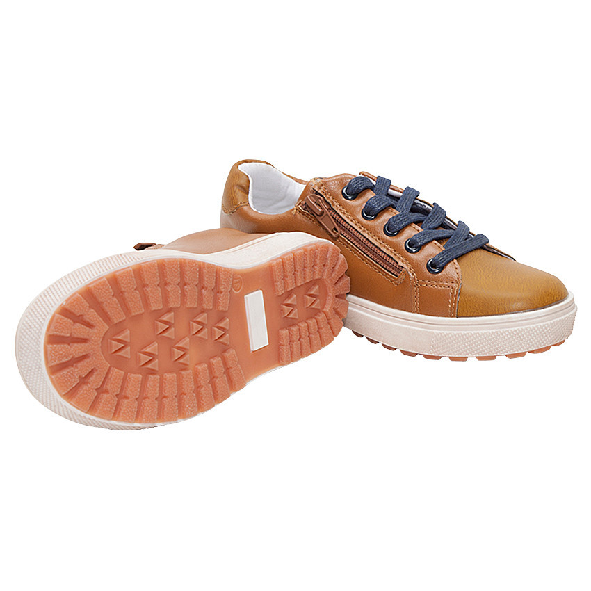 Zapatillas bajas efecto cuero camel con cordones y cremallera lateral 
