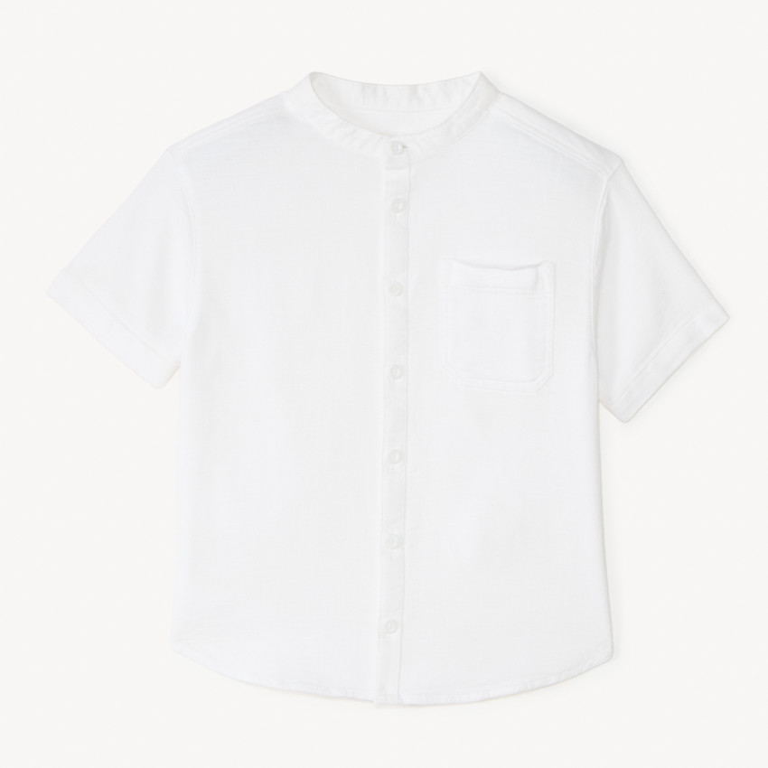 Camisa de manga corta con cuello mao de tela para niño 