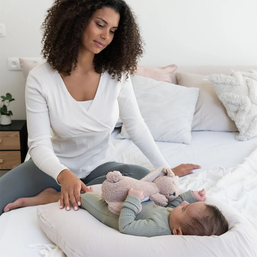 Cojín de lactancia multiusos Basic Comfy Big Almond 