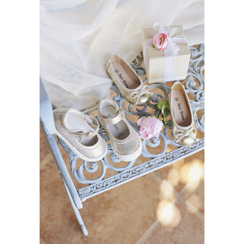 Bailarinas doradas efecto metalizado con lazo para niña 