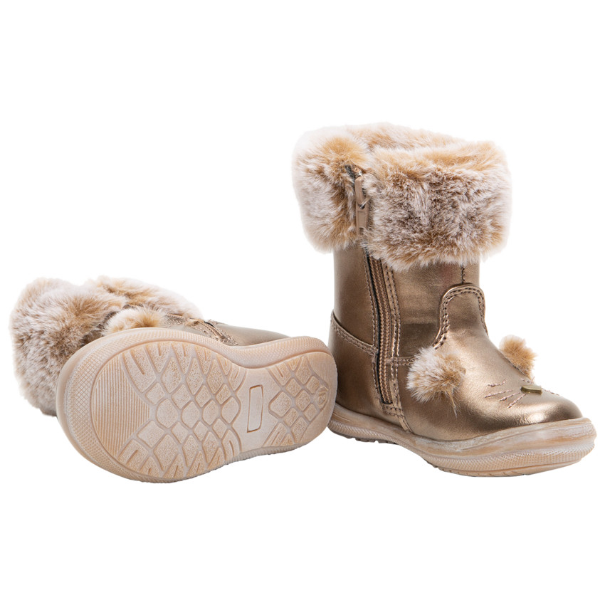 Botas de media caña plateadas con cuello de pelo falso y detalles bordados 