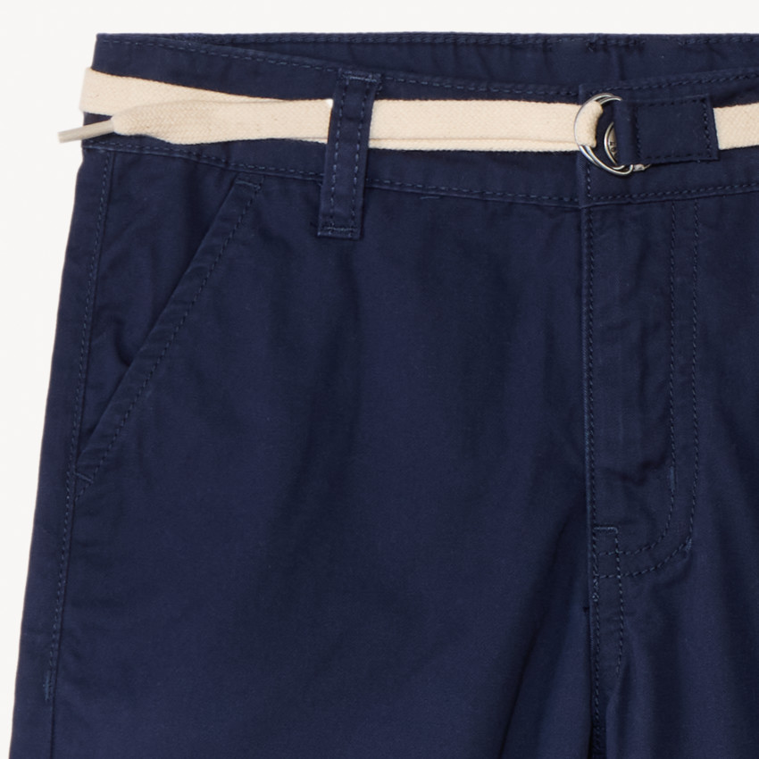 Bermuda ceñida de twill para niño 