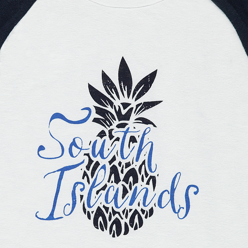 Conjunto de camiseta estampada y bermudas a rayas 