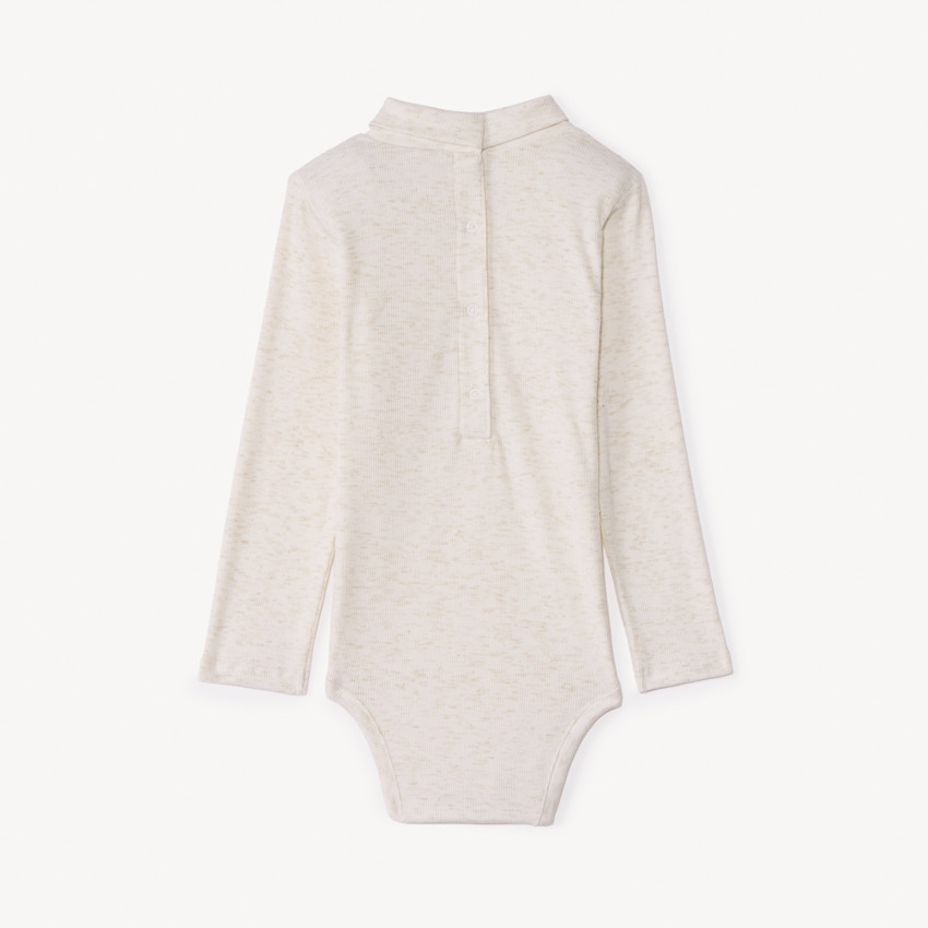 Cuerpo de manga larga con cuello alto para niña. 