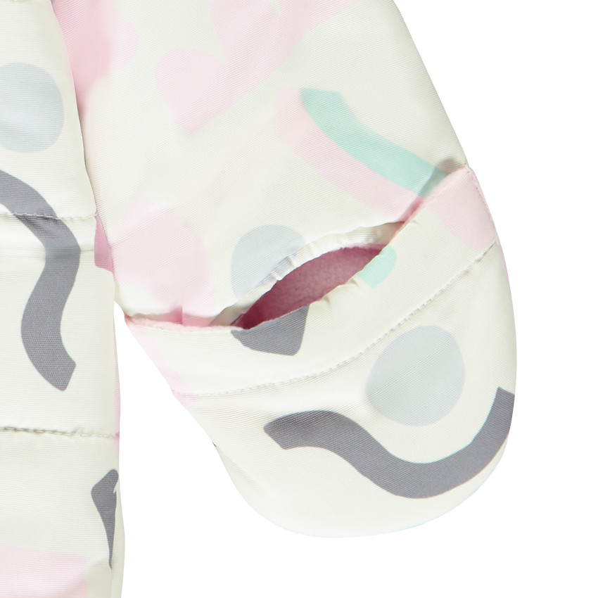 Buzo impreso arty para niña con acabados diferentes según la edad. 